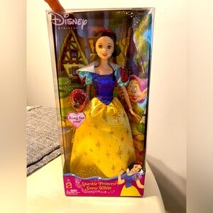Disney Princess Sparkle Princess Snow White W/ Ring  NIB #G7936
